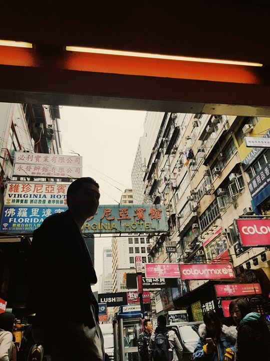 
Những khu chung cư cổ đậm màu rêu phong chính là nét đặc trưng của mảnh đất Hong Kong