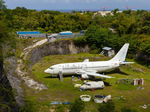 Chiếc máy bay màu trắng bí ẩn ở Bali