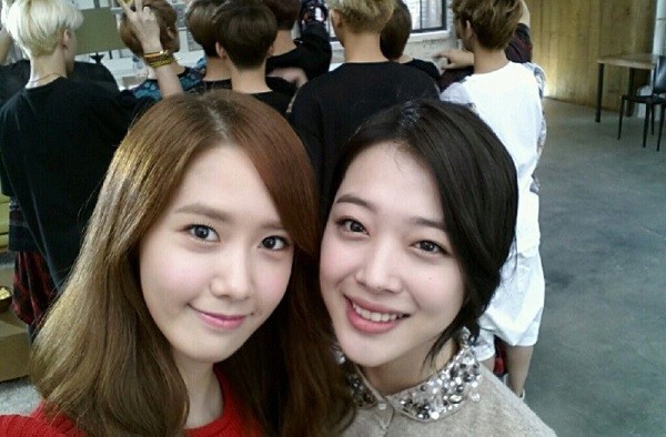
Yoona hay Suzy, ai xinh hơn ai trong tấm ảnh này? Câu hỏi này thật khó trả lời đúng không nào? 