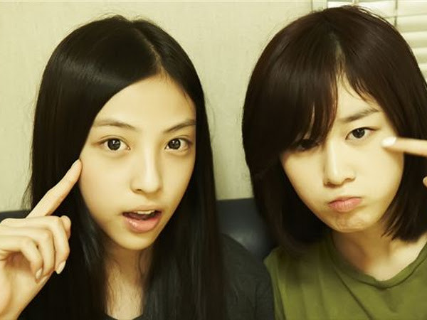 
Bức ảnh được chụp từ thời hai cô nàng mới vào K-Biz, trông Jiyeon (T-Ara) và Go Hara (Kara) lúc đó trẻ trung và đáng yêu so với hình tượng trưởng thành hiện tại.
