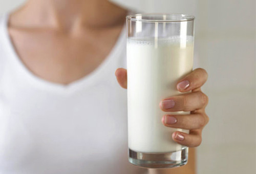 
Uống một ly sữa trước khi đi ngủ có thể khiến cho quá trình giảm cân của bạn trở nên dễ dàng hơn đấy