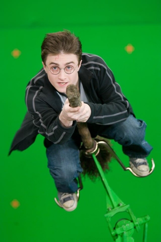 
Giống như nhiều bộ phim khác, những cảnh phép thuật trong Harry Potter được quay trong một studio. Thật không may, thế giới ma thuật dường như không tồn tại...hoặc có thể có nhưng chúng ta hoàn toàn không hề hay biết.