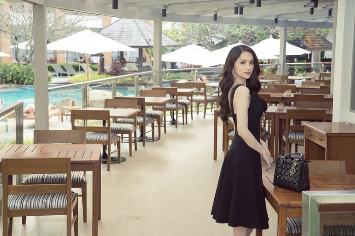 Vừa lên đường dự thi Hoa hậu Chuyển giới, Hương Giang Idol xuất hiện nóng bỏng trên báo Thái