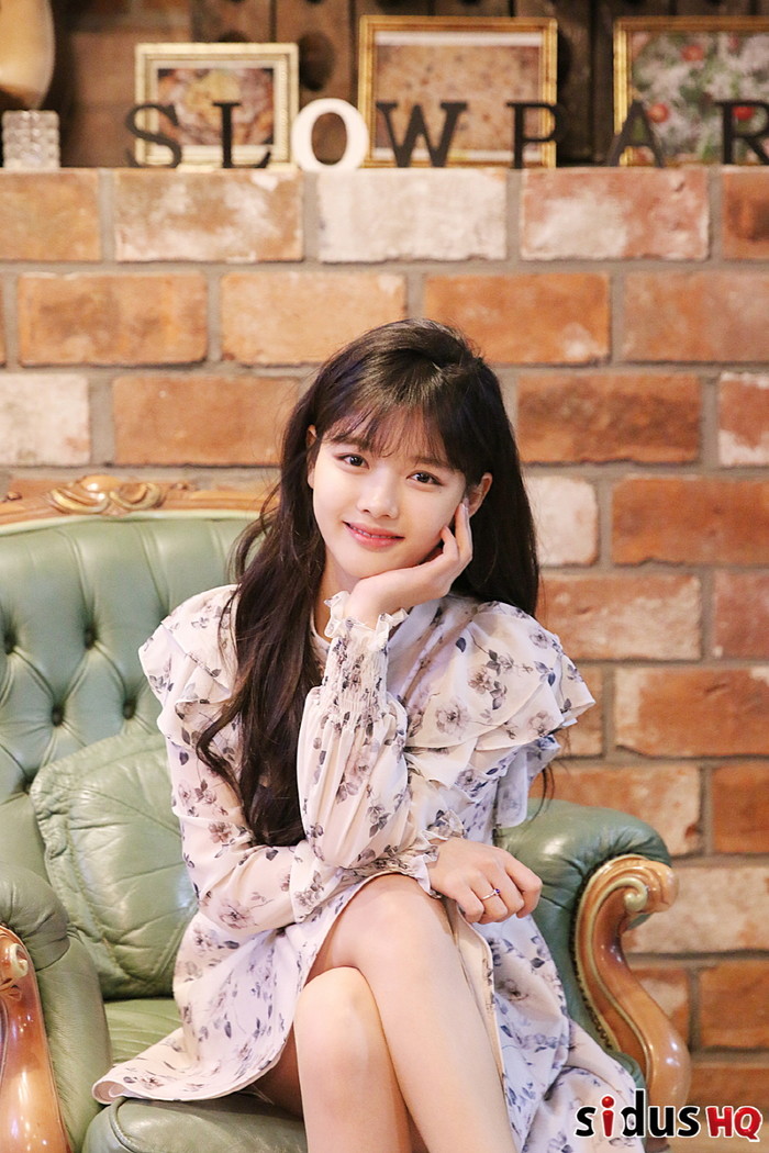 
Kim Yoo Jung hiện đang được coi là "nữ thần thế hệ mới" của làng giải trí Hàn.