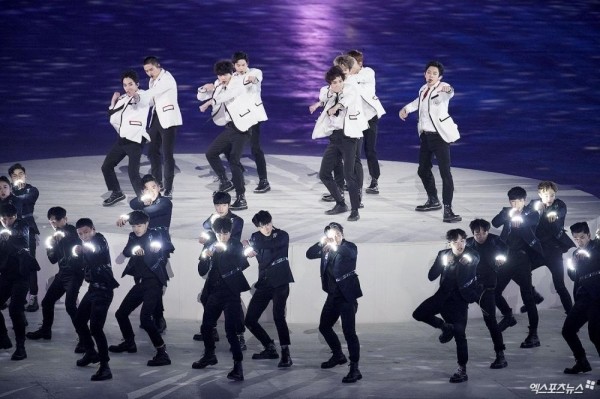 
Thay vì BTS, các chàng trai EXO đã có một màn biểu diễn cực thành công và hoành tráng trên sân khấu bế mạc Olympic.