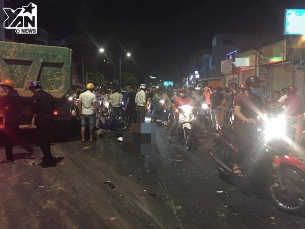 
Vụ tai nạn kinh hoàng ngay trên đường phố Sài Gòn gây tắc nghẽn giao thông hàng giờ đồng hồ