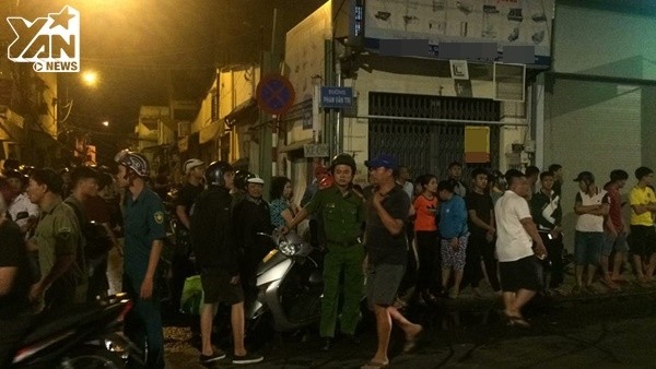 Kinh hoàng: Mất lái ngay trên đường phố Sài Gòn, xe ben khiến nhiều người bị cuốn bay vào gầm