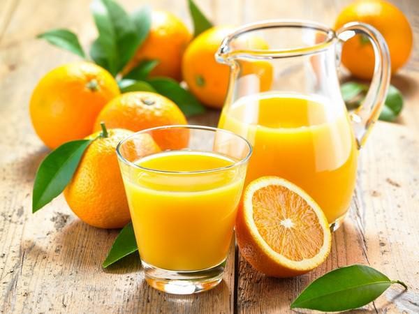 
Nên uống nước cam sau khi ăn 1-2 giờ, lúc không đói, không no