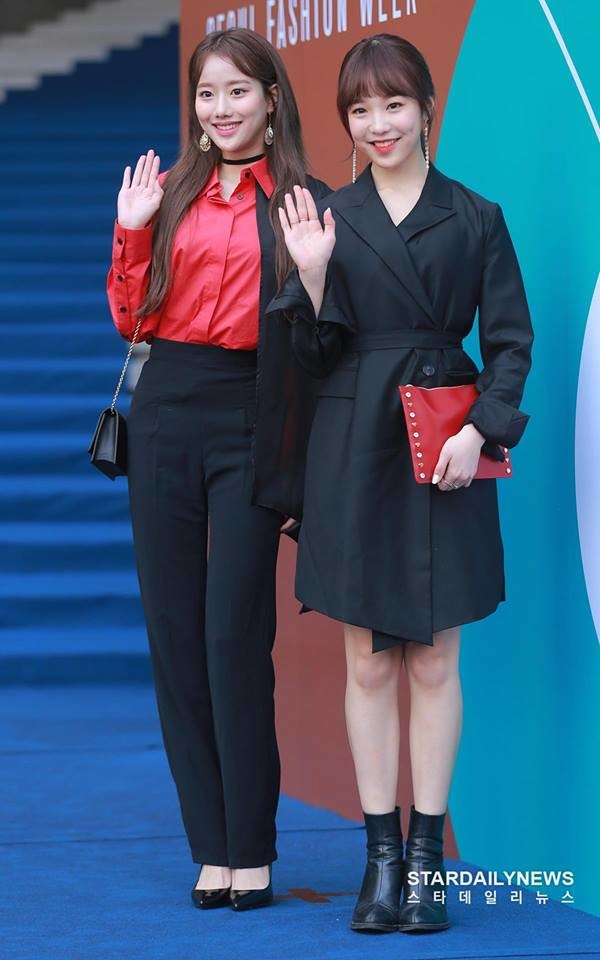 
Hai thành viên ​APRI,  Naeun và Rachel.