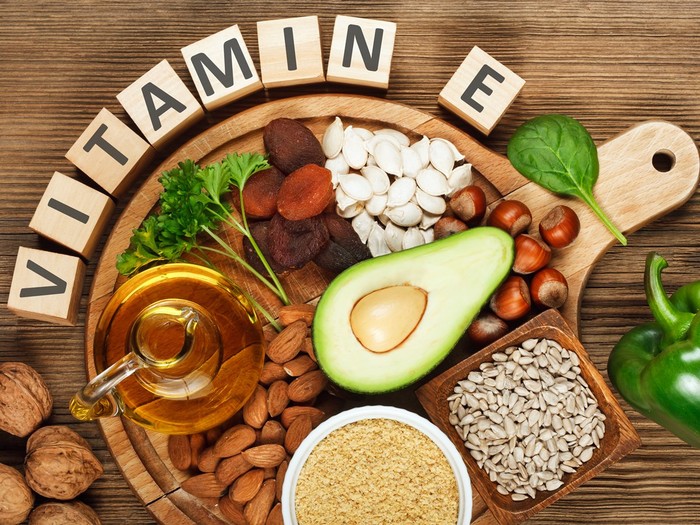 
Cách bổ sung vitamin E qua việc dùng các loại hạt như: Hạt hạnh nhân, hạt phỉ, hạt hướng dương.
