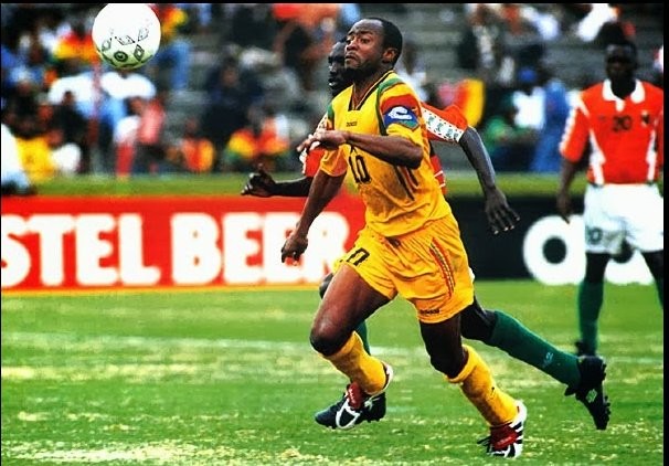Abedi Pele được xem là những cầu thủ châu Phi lừng danh của thế giới. Trước đó, Ghana chỉ là đội bóng tầm trung của châu Phi cũng như thế giới. Nhưng đến thời Abedi Pele xuất hiện, tuyển Ghana giành chức vô địch châu Phi năm 1982, đến trận chung kết năm 1992 và bán kết năm 1996. Ông có 67 lần ra sân trong màu áo tuyển quốc gia và ghi được 33 bàn thắng.