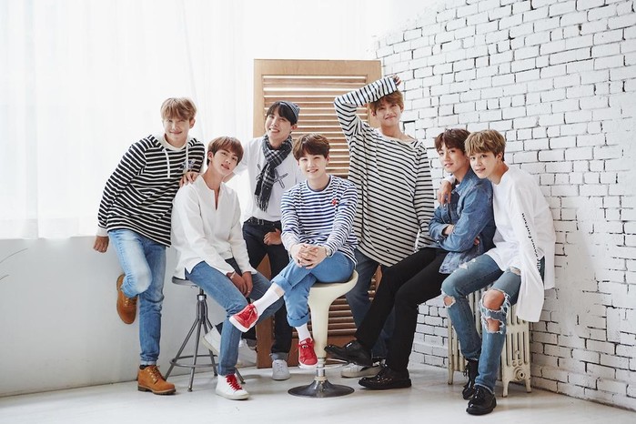 
Không thể phủ nhận rằng boygroup của BigHit đang dẫn đầu đường đua thứ hạng Kpop. Kể từ giữa năm ngoái, khi BTS được mời đến lễ trao giải American Music Awards và nhận giải tại Billboard Music Awards, độ nổi tiếng của nhóm ngày càng lan tỏa trên toàn thế giới.