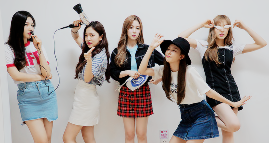 
Kể từ bản hit Red Flavor cho mùa hè 2017, girlgroup nhà SM mới được công nhận là sao hạng A. Tuy có hậu thuẫn là công ty lớn và đã cho ra nhiều ca khúc ấn tượng nhưng chỉ đến gần đây Red Velvet mới thực sự vươn lên vị trí hàng đầu. Hiện tại, nhóm vẫn đang có độ phủ sóng tuyệt vời mà nhiều nhóm nhạc dù có mơ cũng không tới.