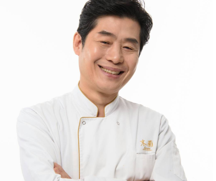 
Yeon Bok Lee là một trong những đầu bếp hàng đầu tại Hàn Quốc hiện tại.