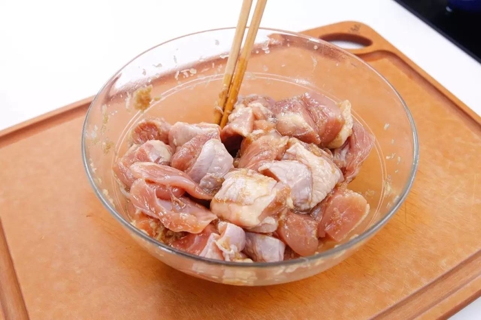 Cuối tuần chế biến món xiên gà kiểu Hàn Quốc thơm ngon, hấp dẫn, ăn là nghiện cho cả nhà