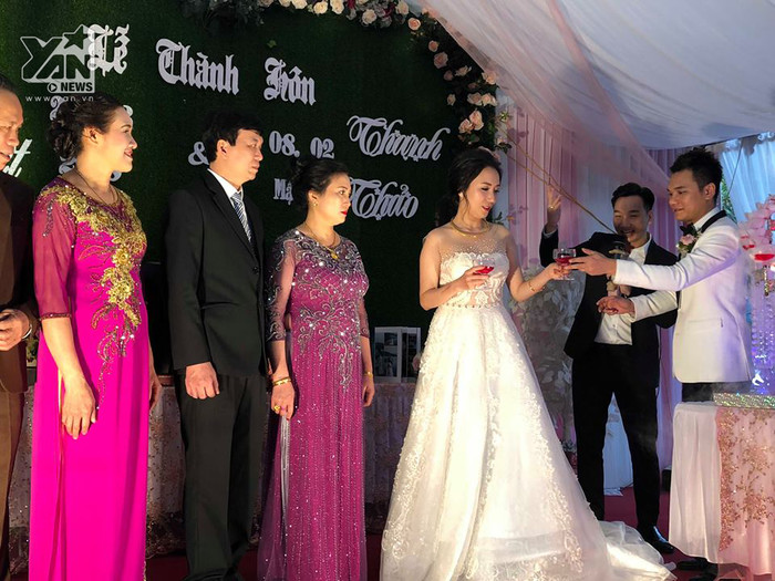 Những khoảnh khắc đẹp trong đám cưới của Khắc Việt và vợ DJ ở quê - Tin sao Viet - Tin tuc sao Viet - Scandal sao Viet - Tin tuc cua Sao - Tin cua Sao