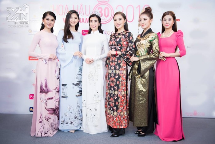 Dàn Hoa hậu, Á hậu diện áo dài hội ngộ tại họp báo Hoa hậu Việt Nam 2018