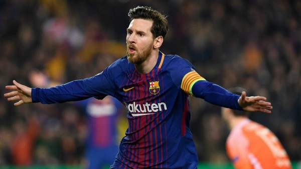 
Lionel Messi vẫn luôn xuất sắc như vậy trong vòng 10 năm qua. Siêu sao người Argentina cũng vừa cán mốc 100 bàn thắng chỉ sau 123 trận chơi ở đấu trường danh giá nhất lục địa già. Nếu cứ thi đấu với phong độ ổn định như hiện nay, cầu thủ xuất sắc nhất lịch sử đội bóng xứ Catalan hoàn toàn có thể giúp Barcelona giành chức vô địch Champions League 2017/18.