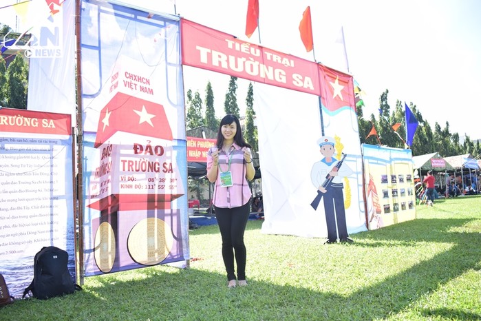 
Nguyễn Thị Hồng Trang - cô gái giỏi tiếng Anh, bỏ lương cao, quyết chí tòng quân.