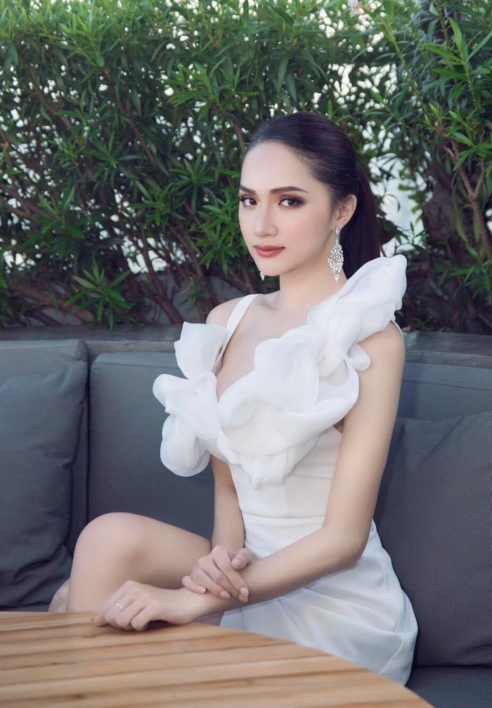 Hoa hậu Chuyển giới Hương Giang đẹp lộng lẫy quay quảng cáo ở Thái Lan