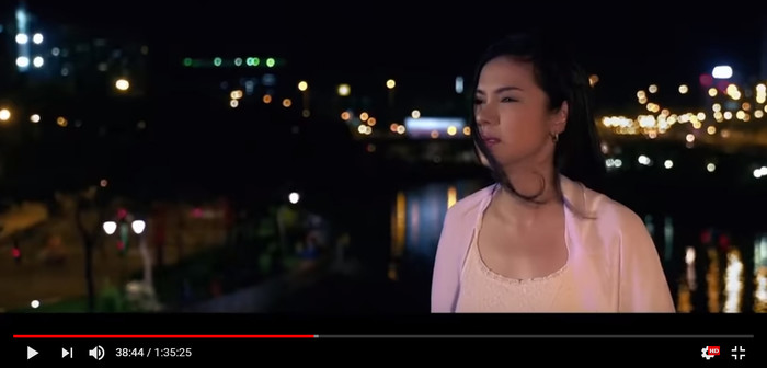 
Việt Trinh khóc miệt mài từ đầu đến cuối, nhưng khán giả nhận được một lời giải thích hợp lý ở cuối phim.