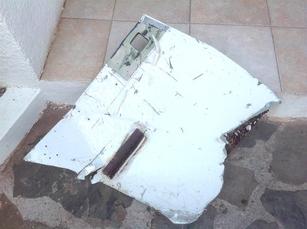 
Hình ảnh của mảnh vỡ MH370 được tìm thấy tại quốc đảo Mauritius cuối tháng 3 năm 2016.