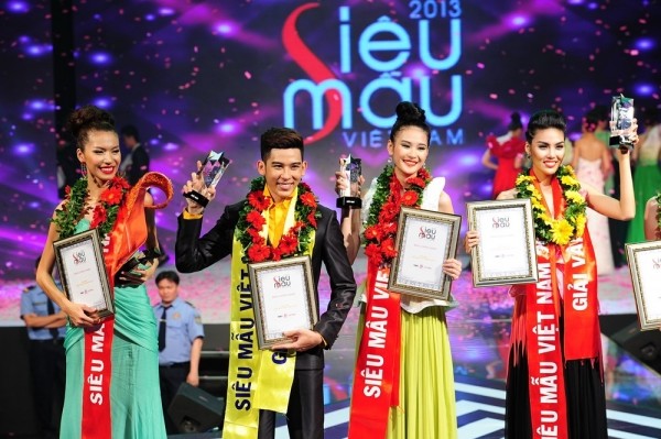 
Lan Khuê, Minh Tú đều đạt được những thành tựu nhất định tại Siêu mẫu Việt Nam 2013. Thần thái tự tin, cuốn hút là sức hút khiến cặp đôi được chú ý trong suốt quá trình tham gia cuộc thi.​