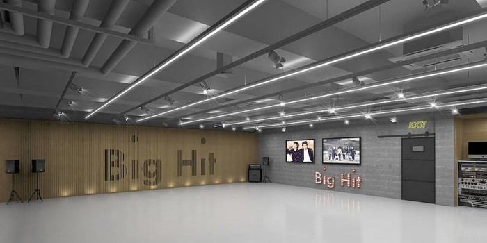 
Phòng tập khang trang và đầy đủ tiện nghi của Big Hit.