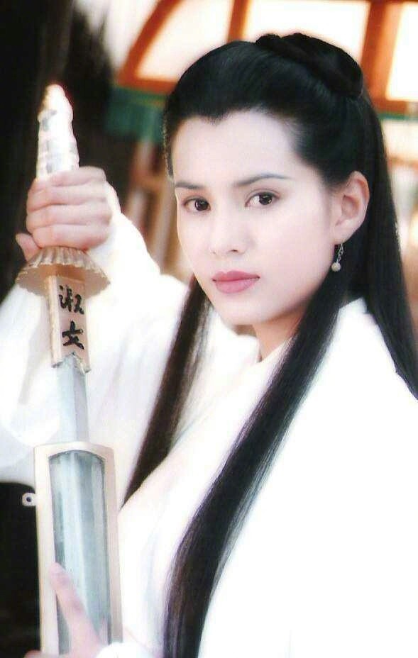 
Hơn 20 năm trôi qua, chưa nữ diễn viên nào đạt được khí chất của cô cô Lý Nhược Đồng.