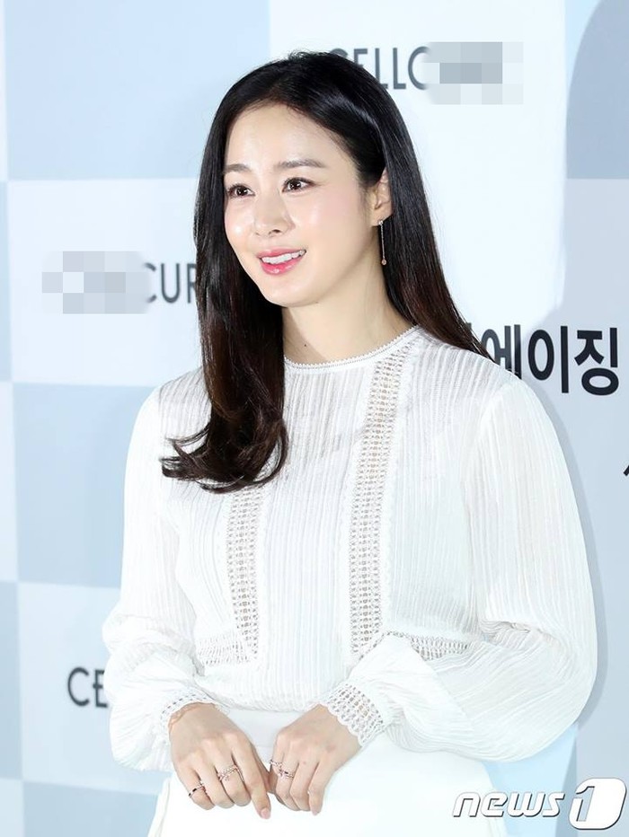 Kim Tae Hee lần đầu lộ diện sau khi sinh tiểu công chúa, đẳng cấp nhan sắc nữ thần là đây