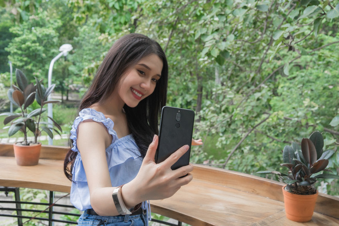 Ngoài camera kép mạnh mẽ, Huawei Nova 2i có gì?