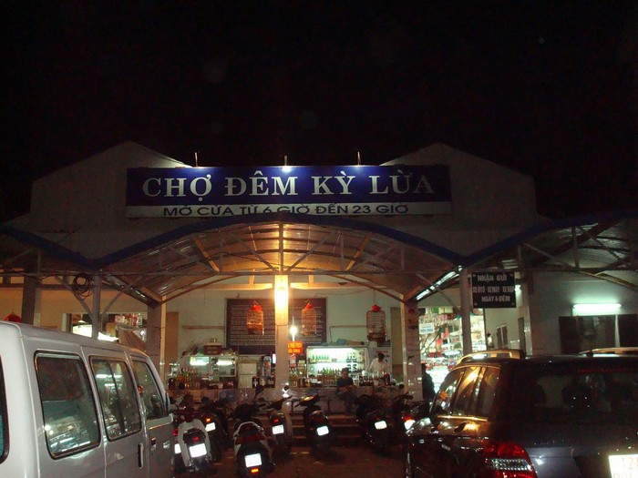 
Một góc chợ đêm phố Kỳ Lừa (Lạng Sơn).