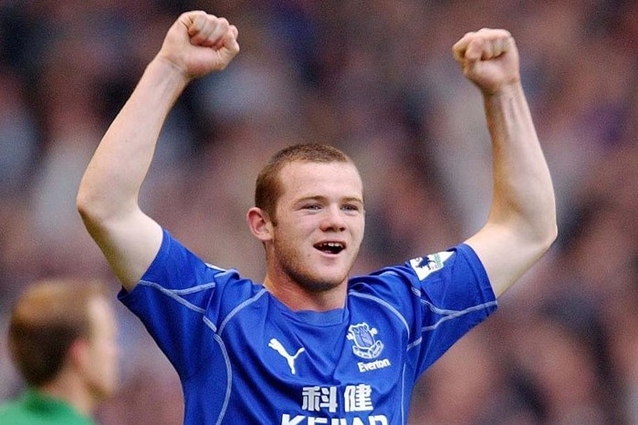 
Vào ngày 19 tháng 10 năm 2002, Rooney trở thành cầu thủ trẻ nhất ghi bàn tại Premier League ghi bàn thắng quyết định trong chiến thắng của Everton trước Arsenal. Sau đó, với phong độ xuất sắc của mình anh chuyển tới Man United và trở thành huyền thoại vĩ đại của sân Old Trafford. Năm nay đã 33 tuổi, anh vẫn đang ở Everton để tìm lại những năm tháng đẹp đẽ lúc xưa của mình.