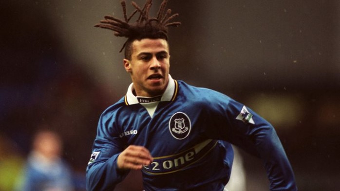 
Danny Cadamarteri là một sản phẩm của lò đào tạo Everton và anh lần đầu được xuất hiện ở giải đấu cao nhất nước Anh vào cuối mùa 1996/97. Những mùa bóng sau đó, anh được thi đấu thường xuyên và không được đáp ứng được nhu cầu bàn thắng nên đã bị đẩy sang Fulham dưới dạng cho mượn vào tháng 11 năm 1999. Sau đó, anh bị kết tội trong một vụ tấn công và khăn gói ra đi vì phong độ tệ hại của mình.