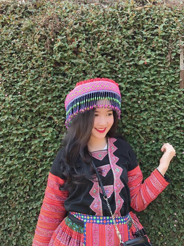 Nữ sinh Nghệ An đẹp hút mắt trong trang phục dân tộc H'Mông khiến dân mạng đua nhau 