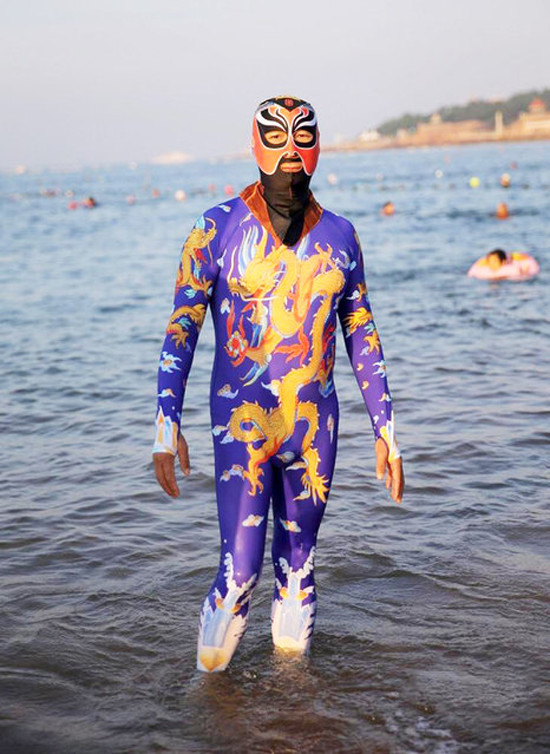 Phong cách Ninja đi biển - một sự kết hợp tuyệt vời giữa trang phục chiến binh với bọt biển. Hãy xem những hình ảnh đầy màu sắc và cực kỳ sáng tạo, và học hỏi để tạo ra phong cách riêng của mình khi đến bãi biển.
