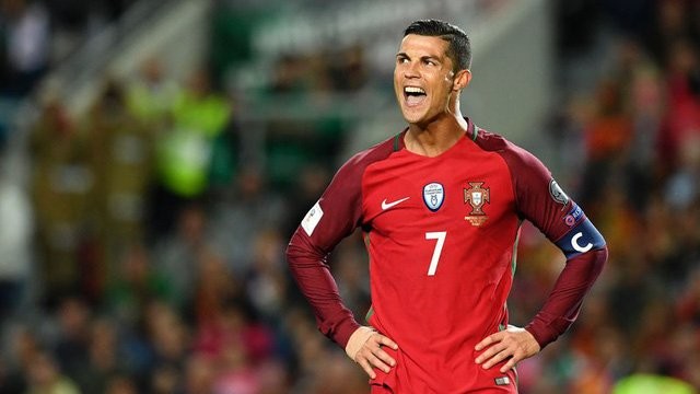 Cristiano Ronaldo từ trước đến nay vẫn là cầu thủ trụ cột của tuyển Bồ Đào nha. Anh là đội trưởng và kiêm nhiệm người ghi bàn nhiều nhất của đội. Ngoài ra nhờ danh tiếng của CR7 Selecao châu Âu cũng hưởng tiếng thơm lây. Anh thu hút CĐV trung lập cho đội tuyển. Nhưng tại trận chung kết Euro 2016 CR7 không may chấn thương và phải ra sân sớm. Nhưng các đồng đội còn lại vẫn căng sức chiến đấu một trận cầu thành công và giành chức vô địch không tưởng.