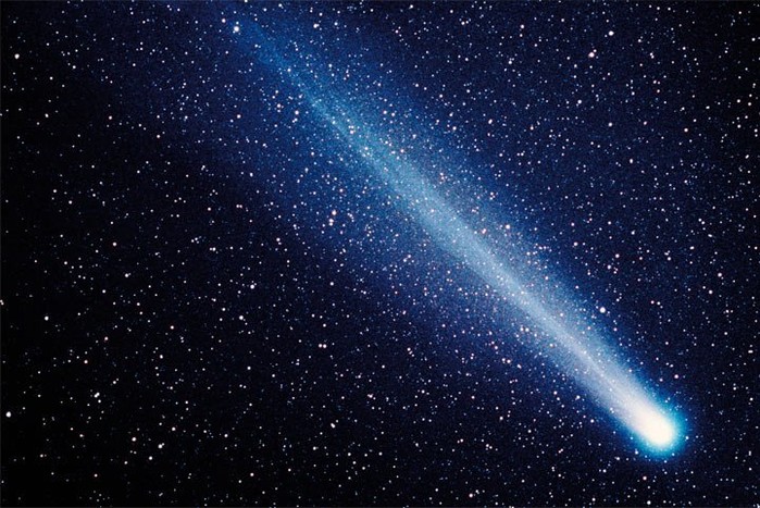 
Sao chổi giống như “một quả bóng tuyết bẩn” vì chứa metan, carbonic, nước đóng băng lẫn với bụi và khoáng chất.