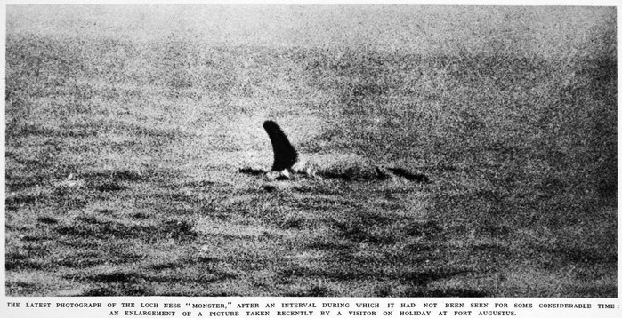 
Vào năm 1934, một du khách cũng khoe ảnh Quái vật hồ Loch Ness.
