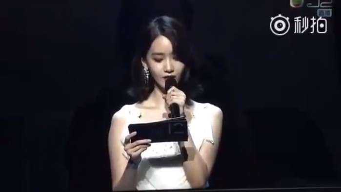 
Yoona mở màn buổi lễ.