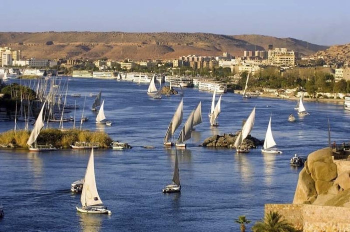 
Du thuyền di chuyển trên sông Nile - Nguồn: Internet