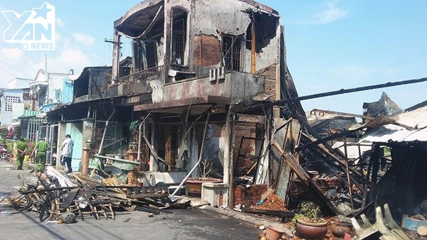 
Có nhiều căn nhà đã bị thiêu rụi sau đám cháy