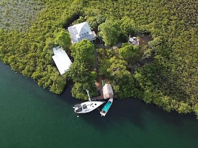 
Khung cảnh Isla Carabana Sol dưới góc flycam.