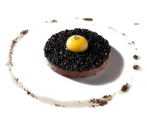 Trứng cá muối Caviar: Món quà quý hiếm từ biển cả được giới thượng lưu ''săn lùng ráo riết''