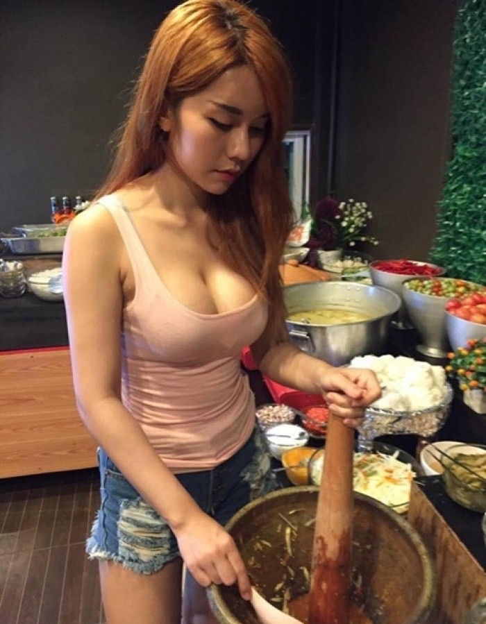 Cô hot girl Thái Lan gây chú ý bởi thân hình nóng bỏng