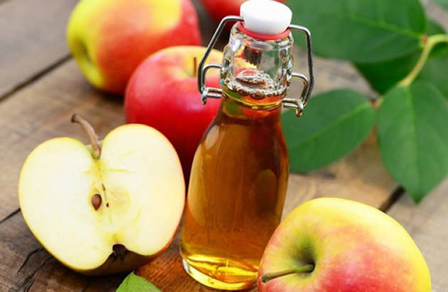 
Những thành phần tự nhiên có trong giấm táo giúp giải độc cơ thể.