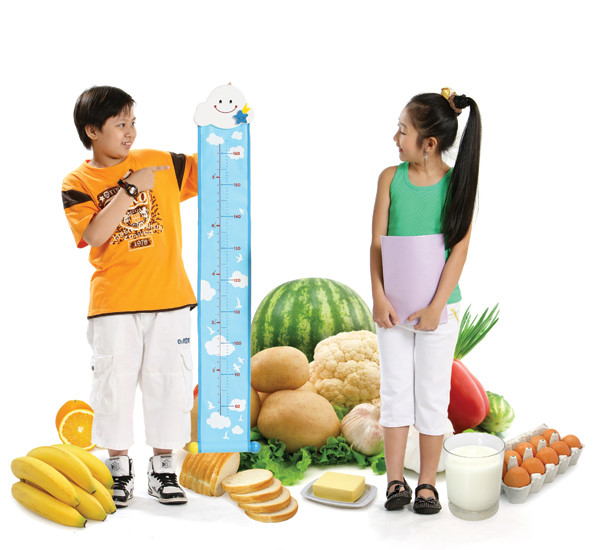 
Cha mẹ nên chú ý các chất dinh dưỡng cần thiết giúp con tăng trưởng chiều cao.