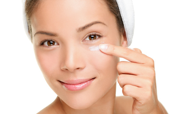 
Những sản phẩm dành riêng cho vùng da mắt giúp ngăn ngừa dấu hiệu lão hóa sớm.