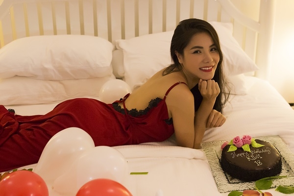 
Kiwi Ngô Mai Trang vô cùng gợi cảm trong buổi tiệc sinh nhật đón tuổi 35. - Tin sao Viet - Tin tuc sao Viet - Scandal sao Viet - Tin tuc cua Sao - Tin cua Sao