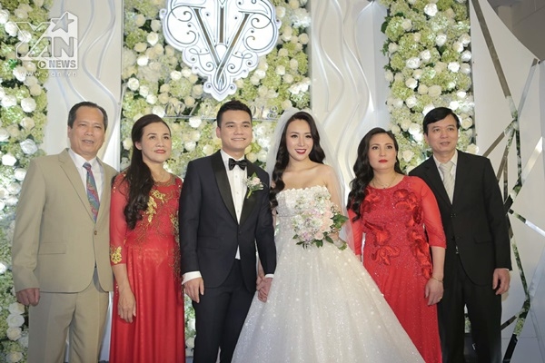 Bảo vệ nghiêm ngặt trong tiệc cưới 5 sao của Khắc Việt và vợ DJ xinh đẹp - Tin sao Viet - Tin tuc sao Viet - Scandal sao Viet - Tin tuc cua Sao - Tin cua Sao